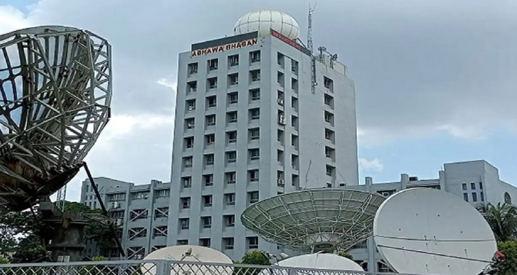 আজ ঢাকার আকাশ মেঘলাসহ আবহাওয়া শুষ্ক থাকতে পারে