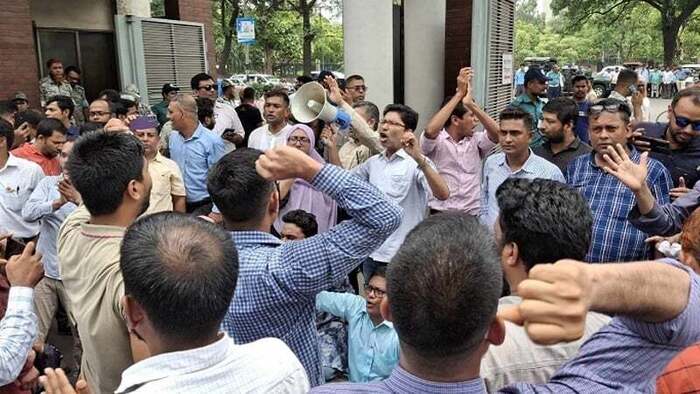 আবারও আন্দোলনে সরকারি কর্মচারীরা, সচিবালয়ে গণজমায়েত আজ