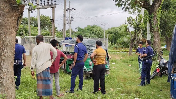 গাজীপুরে বাস-অটোরিকশা সংঘর্ষে মা-ছেলেসহ নিহত ৩