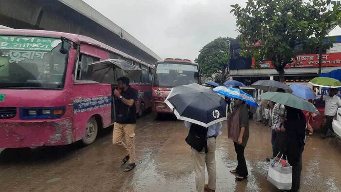 ঢাকায় সকাল থেকে বৃষ্টি, জনজীবনে দুর্ভোগ