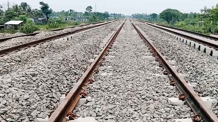 মিরসরাইয়ে ট্রেনে কাটা পড়ে ৩ জন নিহত