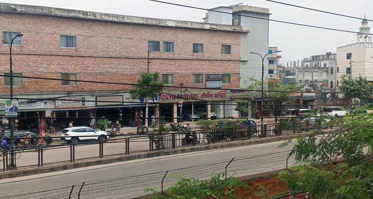 ফাঁকা হচ্ছে ঢাকা, সড়কে নেই যানজট