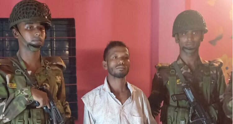 গরুর হাটে শ্বশুরকে কুপিয়ে হত্যা, জামাতা আটক