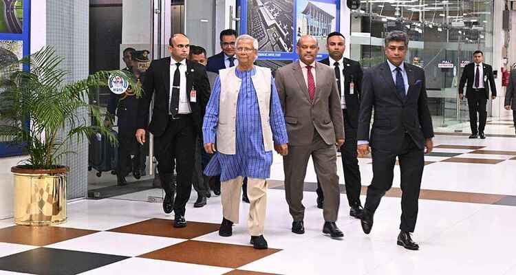 লন্ডনে পৌঁছেছেন প্রধান উপদেষ্টা