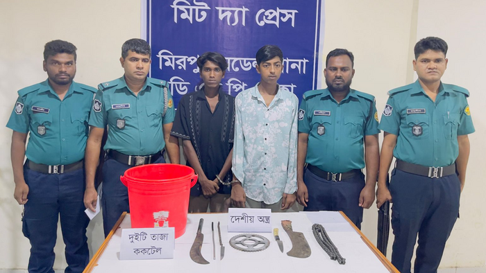 বিস্ফোরক ও দেশীয় অস্ত্রসহ ছাত্রলীগের ৪ কর্মী গ্রেফতার