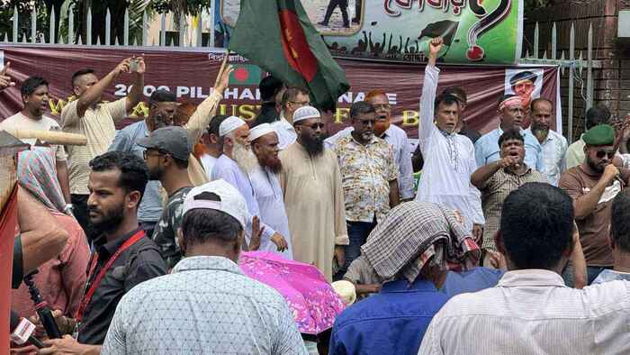 জাদুঘরের সামনে বিডিআর সদস্যদের অবস্থান, ‘যমুনা’ ঘেরাওয়ের হুমকি