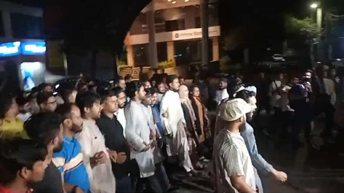 এনসিপির আখতারকে লক্ষ্য করে ককটেল বিস্ফোরণ, আহত ৪