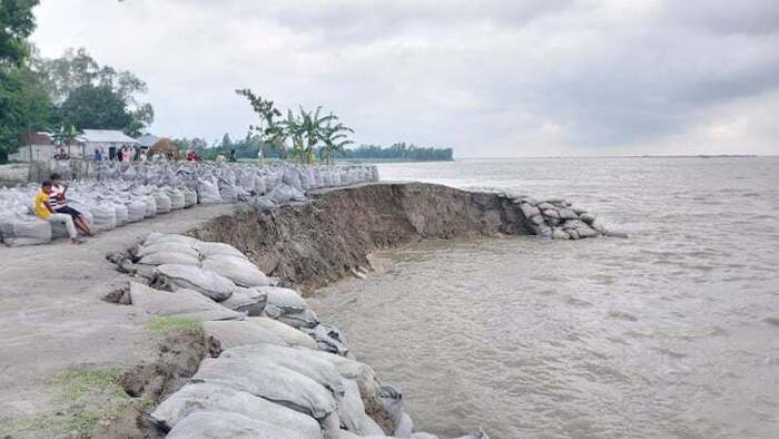 বর্ষার শুরুতেই আগ্রাসী রুপে যমুনা, দুঃশ্চিন্তায় নদী পাড়ের মানুষ