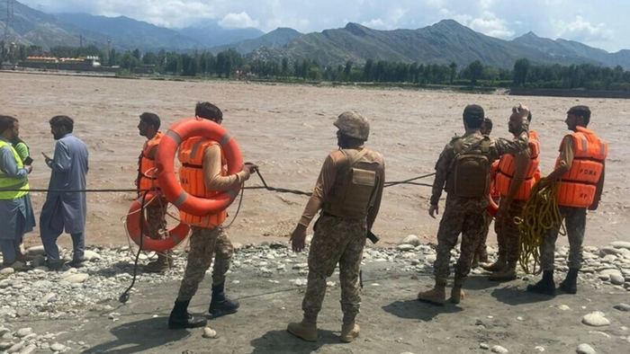 পাকিস্তানে আকস্মিক বন্যায় নিখোঁজ ১৮, আটজনের মরদেহ উদ্ধার