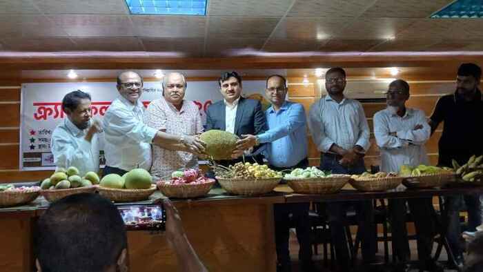 ক্র্যাবের ফল উৎসবে দেশীয় নানা ফলের সমাহার