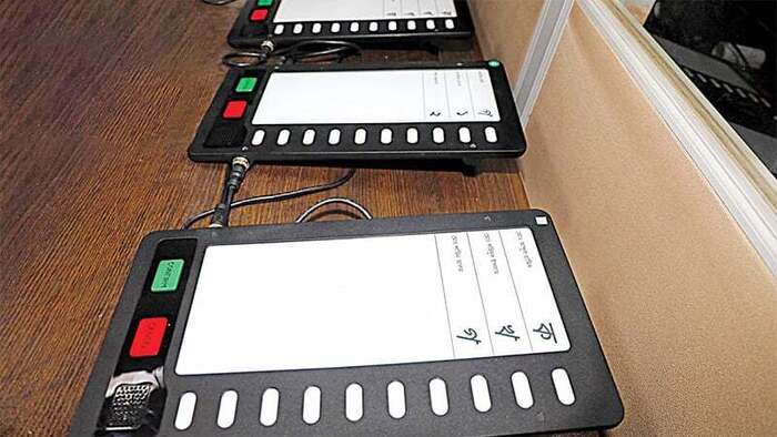 স্থানীয় সরকার নির্বাচনেও ইভিএম থেকে সরে এল ইসি