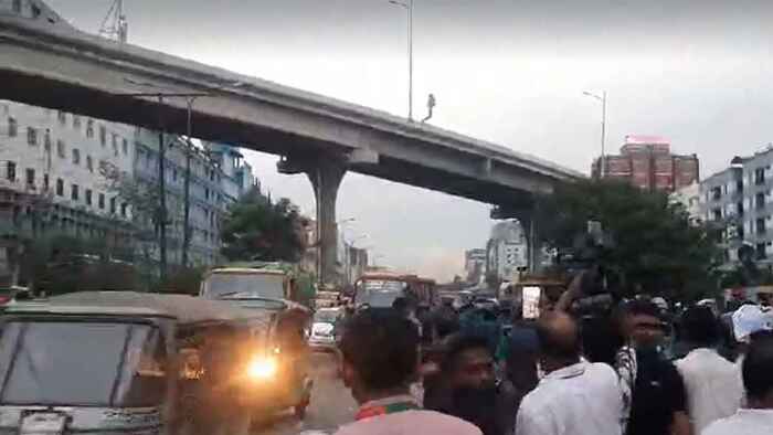 ৫ ঘণ্টা পর বনানীতে যান চলাচল শুরু