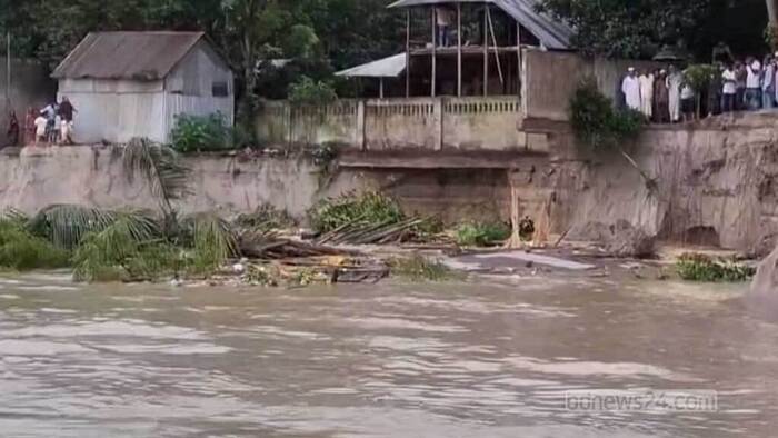 জাজিরায় পদ্মা সেতু প্রকল্প রক্ষা বাঁধে ভাঙন, ২০ স্থাপনা নদীতে