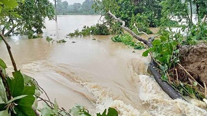 উজানের ঢলে ফেনীতে ৩ নদীর বাঁধ ভেঙে ৩০ গ্রাম প্লাবিত