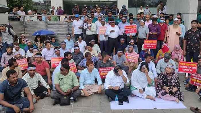 ক্ষমা চাইলেন এনবিআরের আরও শতাধিক আন্দোলনকারী কর্মকর্তা
