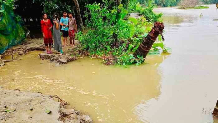 নদী ভাঙনে ধসে পড়ল সোনাগাজীর ৩ সড়ক