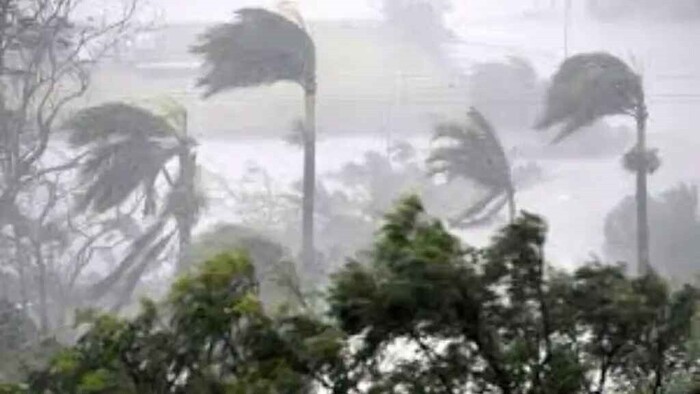 বজ্রসহ বৃষ্টির সম্ভাবনা, ৪ নদীবন্দরে সতর্কতা 