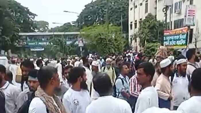 জামায়াত নেতাকর্মীদের সমাগমে বন্ধ শাহবাগ মোড়