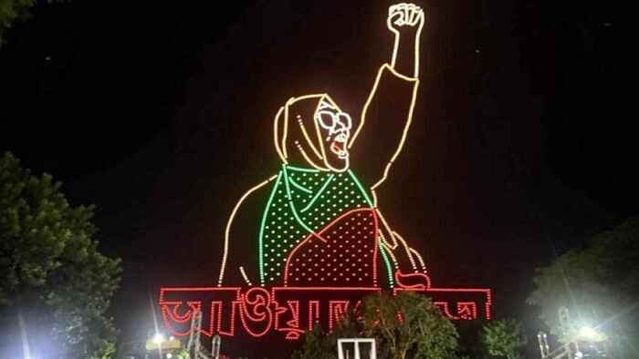 মধ্যরাতের আকাশে ভেসে উঠল ‘জুলাই স্মৃতি’