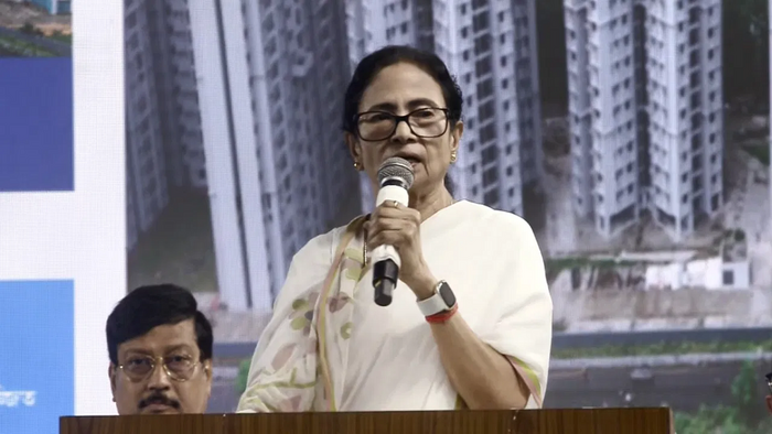 কলকাতায় আ.লীগ নেতাদের আশ্রয় নিয়ে মুখ খুললেন মমতা