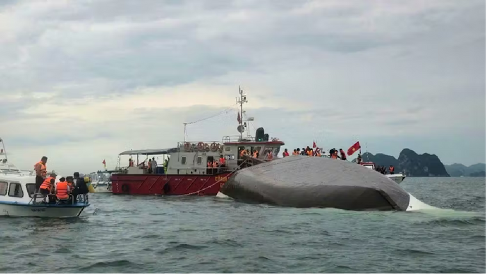 ভিয়েতনামে পর্যটকবাহী নৌকা ডুবে নিহত ৩৪