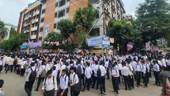 অধ্যক্ষের পদত্যাগ দাবিতে ফের উত্তাল ঢাকা সিটি কলেজ