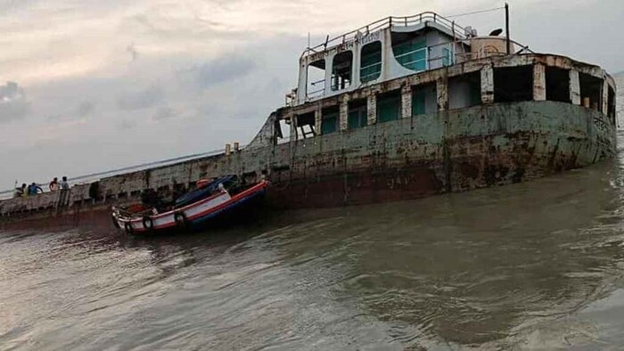 পশ্চিমবঙ্গে বাংলাদেশি কার্গো জাহাজ ডুবি