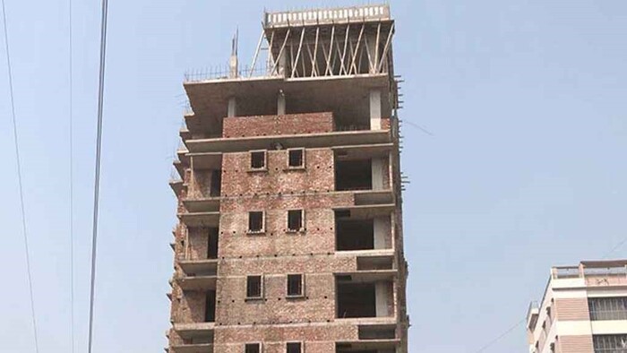 চট্টগ্রামে নির্মাণাধীন ভবন থেকে পড়ে ৩ শ্রমিক নিহত