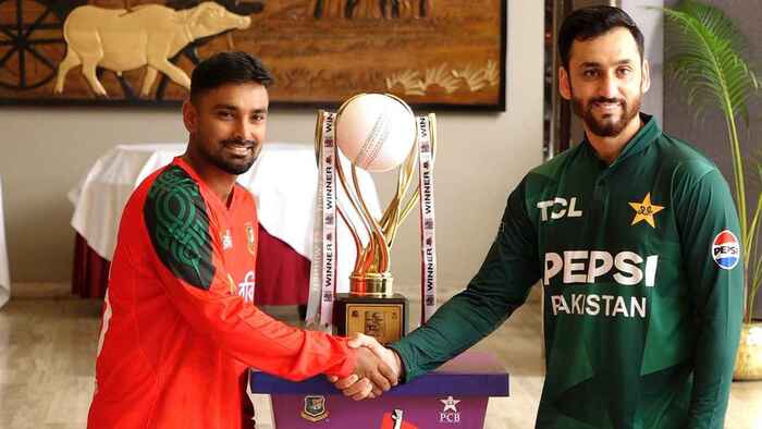 উত্তরায় বিমান দুর্ঘটনা: হতাহতদের স্মরণে বাংলাদেশ-পাকিস্তান ম্যাচে এক মিনিট নীরবতা পালন