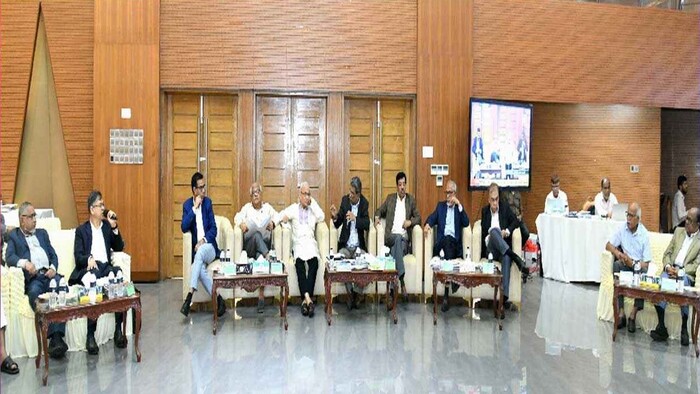 একজন ১০ বছরের বেশি প্রধানমন্ত্রী নয়, একমত সব দল