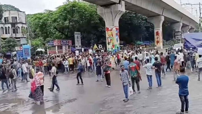 জুলাই সনদের দাবিতে শাহবাগ অবরোধ