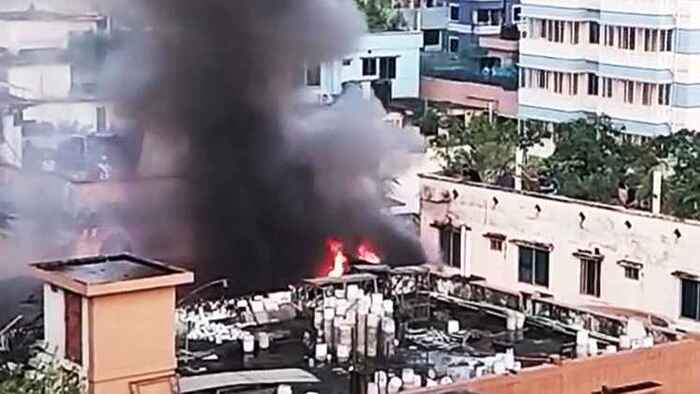 শেওড়াপাড়ায় আবাসিক ভবনের আগুন নিয়ন্ত্রণে