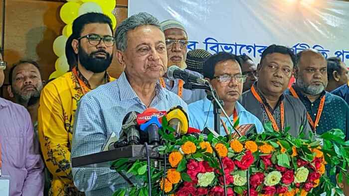 নির্বাচিত সরকার না হলে দেশে বিদেশি বিনিয়োগ আসবে না: আমীর খসরু