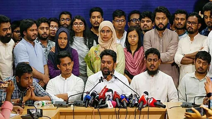 বিমান দুর্ঘটনায় হতাহতের সঠিক সংখ্যা জানান: নাহিদ ইসলাম