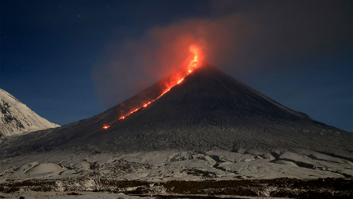 শক্তিশালী ভূমিকম্পের পর রাশিয়ায় জেগে উঠল আগ্নেয়গিরি