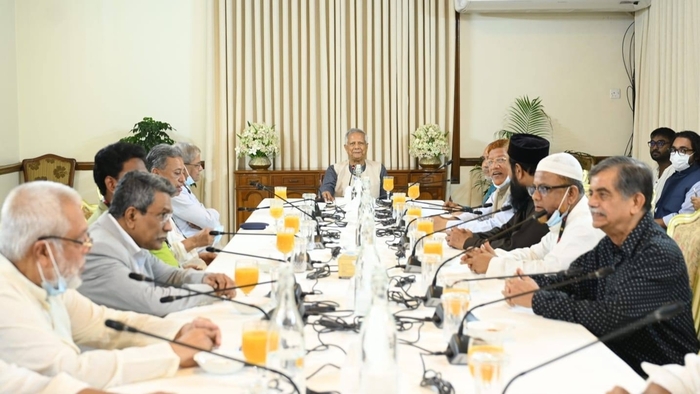 প্রধান উপদেষ্টার সঙ্গে বৈঠকে চারটি রাজনৈতিক দলের নেতারা