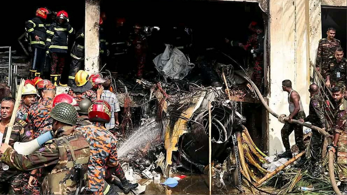 মাইলস্টোনে যুদ্ধবিমান বিধ্বস্তের ঘটনায় নিহত বেড়ে ৩১