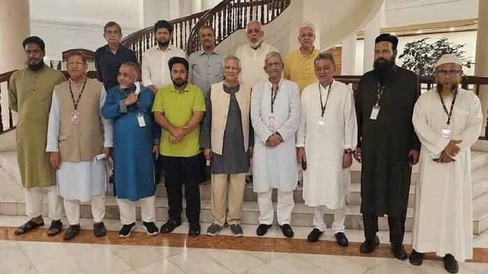 প্রধান উপদেষ্টার পাশে থাকার আশ্বাস দিল চার দল