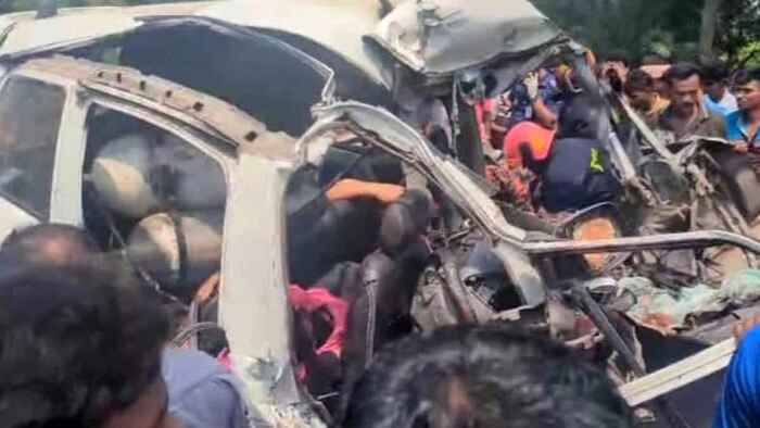 নাটোরে ট্রাক-মাইক্রোবাস সংঘর্ষে নিহত ৫