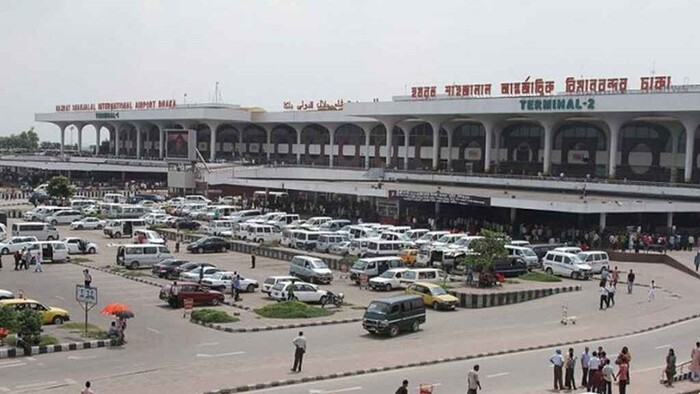 বিমানবন্দরে যাত্রীর সঙ্গে দুজনের বেশি প্রবেশ নয়