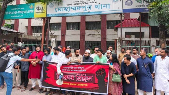 ‘অভিযোগ নিয়ে গড়িমসি’: মোহাম্মদপুরের ওসির অপসারণ চেয়ে বিক্ষোভ