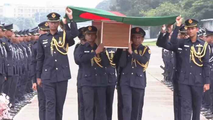 পাইলট তৌকিরকে কুর্মিটোলায় শেষ বিদায়