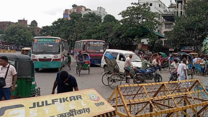 খামারবাড়ি ও আড়ং মোড়ে ডাইভারশন, মানিক মিয়ায় বন্ধ যান চলাচল