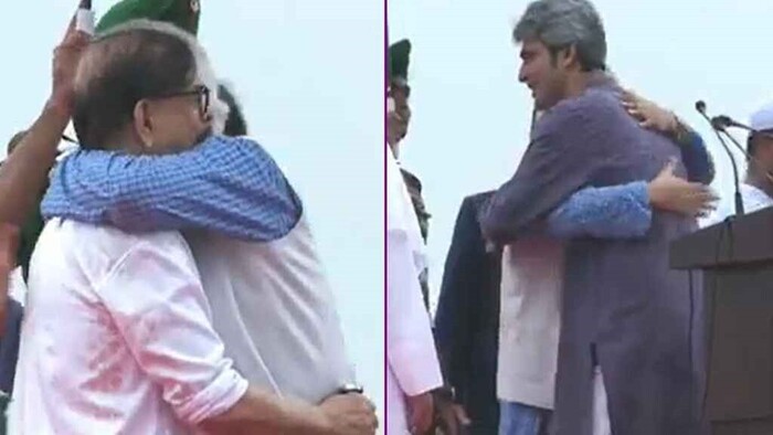 জুলাই ঘোষণাপত্র পাঠ শেষে নেতাদের সঙ্গে বুক মেলালেন প্রধান উপদেষ্টা