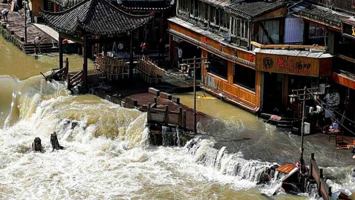 চীনে বন্যায় মৃত ১০, নিখোঁজ ৩৩