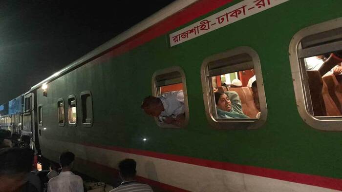 গাজীপুরে ট্রেন লাইনচ্যুত, উত্তরবঙ্গের সঙ্গে চলাচল বন্ধ