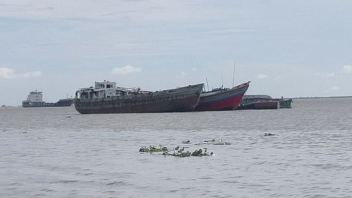 মেঘনা নদীতে ডুবলো জাহাজ