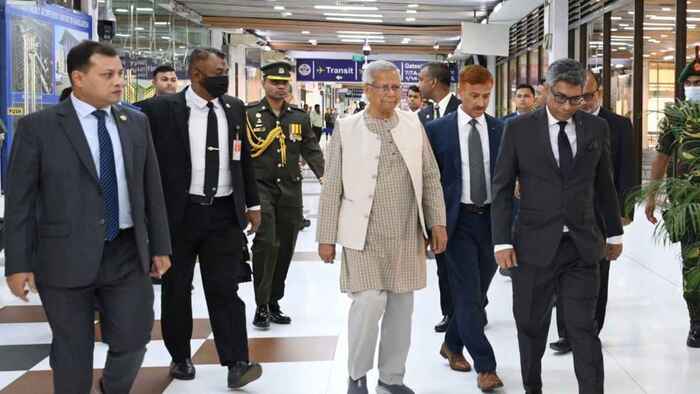 মালয়েশিয়ার উদ্দেশে ঢাকা ছাড়লেন প্রধান উপদেষ্টা