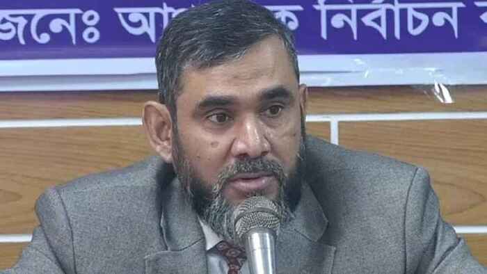 অন্য দলের প্রতীক ব্যবহার করে নির্বাচন নয়: ইসি সানাউল্লাহ