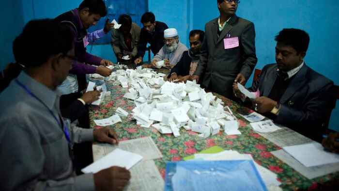 ভোট গণনার মাঝপথে বের হতে পারবেন না সাংবাদিকরা: ইসি